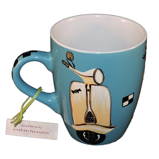 Κούπα Scooters χειροποίητη Κούπα ζωγραφισμένη στο χέρι με θέμα "<i>Scooters</i>" (βέσπα) σε γαλάζιο φόντο. Scooters σε άσπρο, πορτοκαλί και πράσινο χρώμα. Ζωγραφιστό χερούλι. Αποφύγετε το πλυντήριο πιάτων. koupa-scooters-vespa-xeiropoiito-doro