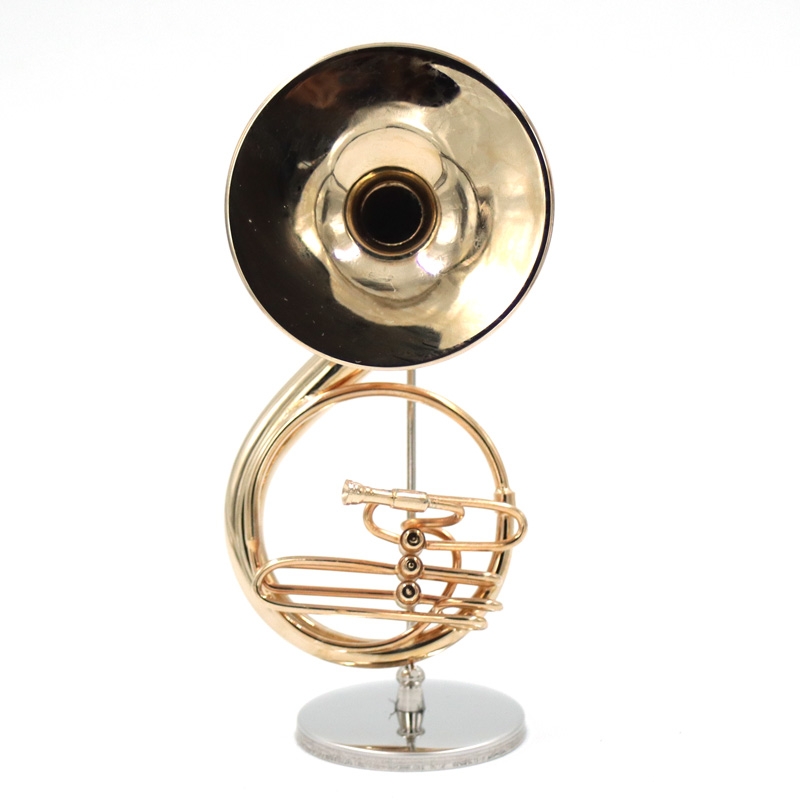 Διακοσμητική τούμπα μινιατούρα με θήκη - 12 εκ. Μεταλλικό διακοσμητική τούμπα για λάτρεις της μουσικής. Η μεταλλική διακοσμητική τούμπα σε μινιατούρα 12 εκατοστών διαθέτει εντυπωσιακή κατασκευή με ειδική μεταλλική βάση στήριξης και συνοδεύεται από μαύρη θήκη μεταφοράς με βελούδινη κόκκινη επένδυση. Αποτελεί μια μοναδική πρόταση δώρου για όσους/ες αγαπούν τη μουσική, τις μινιατούρες και την τούμπα. Μεταλλική κατασκευή. Μεταλλική βάση. Διαστάσεις τούμπας κατά προσέγγιση: 6,5 εκ. μήκος x 4 εκ. πλάτος x 12 εκ. ύψος. Διαστάσεις θήκης κατά προσέγγιση: 14,3 εκ. μήκος x 7,7 εκ. πλάτος x 6 εκ. ύψος. toumpa1